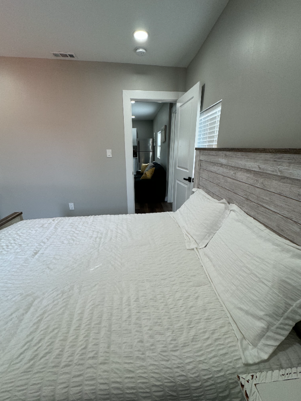 328 N Euclid Ave #C - Photo 3 of 19