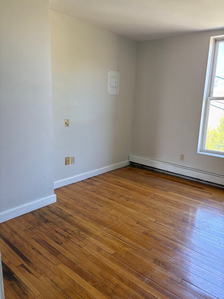 23 Spring St #11 - Photo 4 of 6