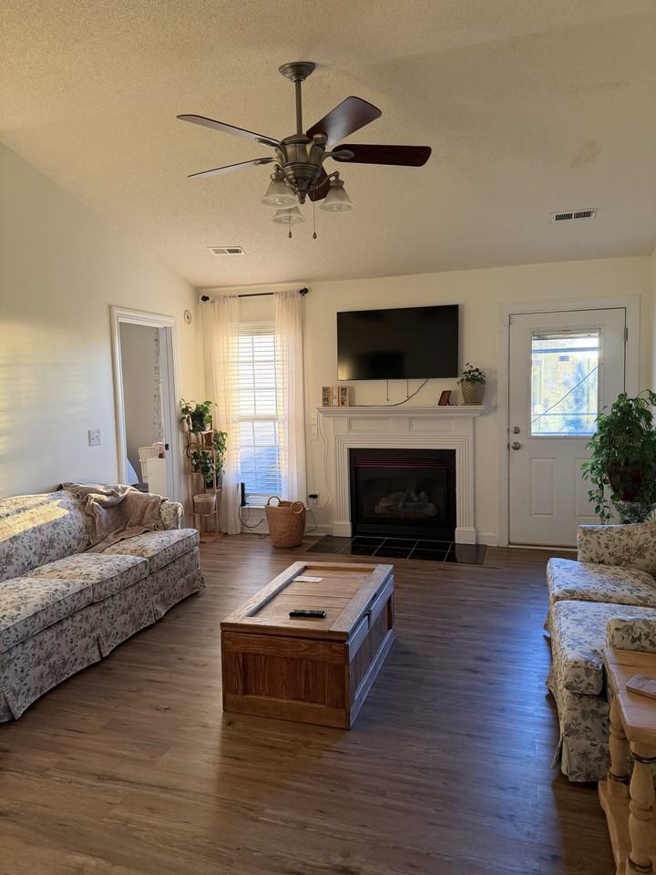 2385 Wedgewood Dr - Photo 4 of 10