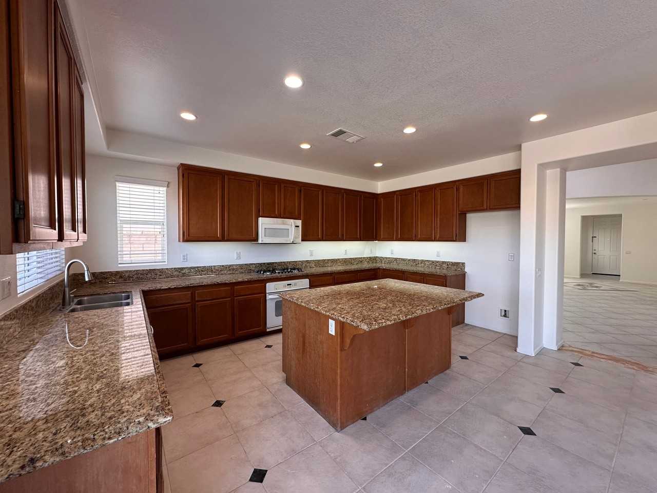 23424 Caliente Springs Ave - Photo 6 of 20