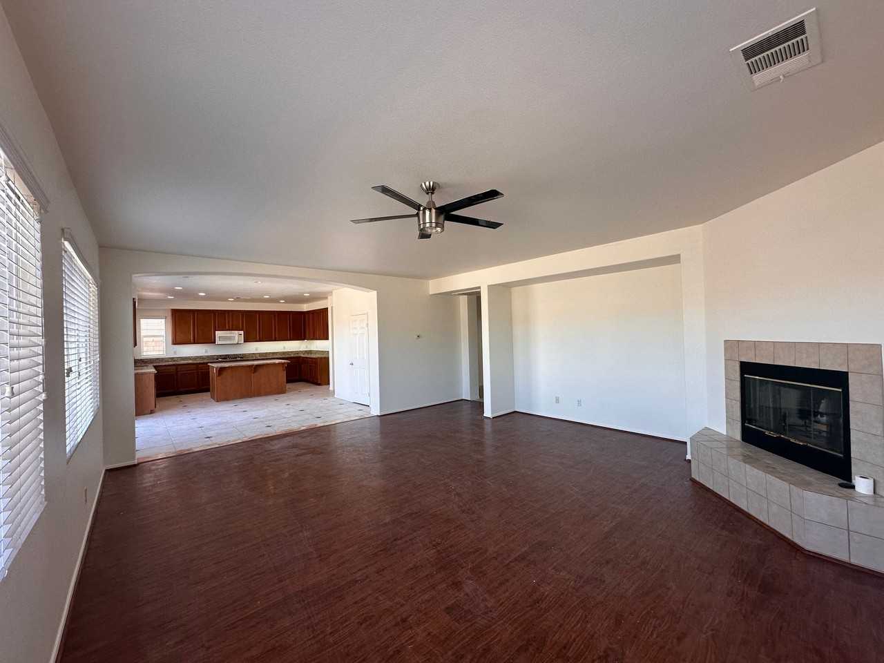 23424 Caliente Springs Ave - Photo 7 of 20