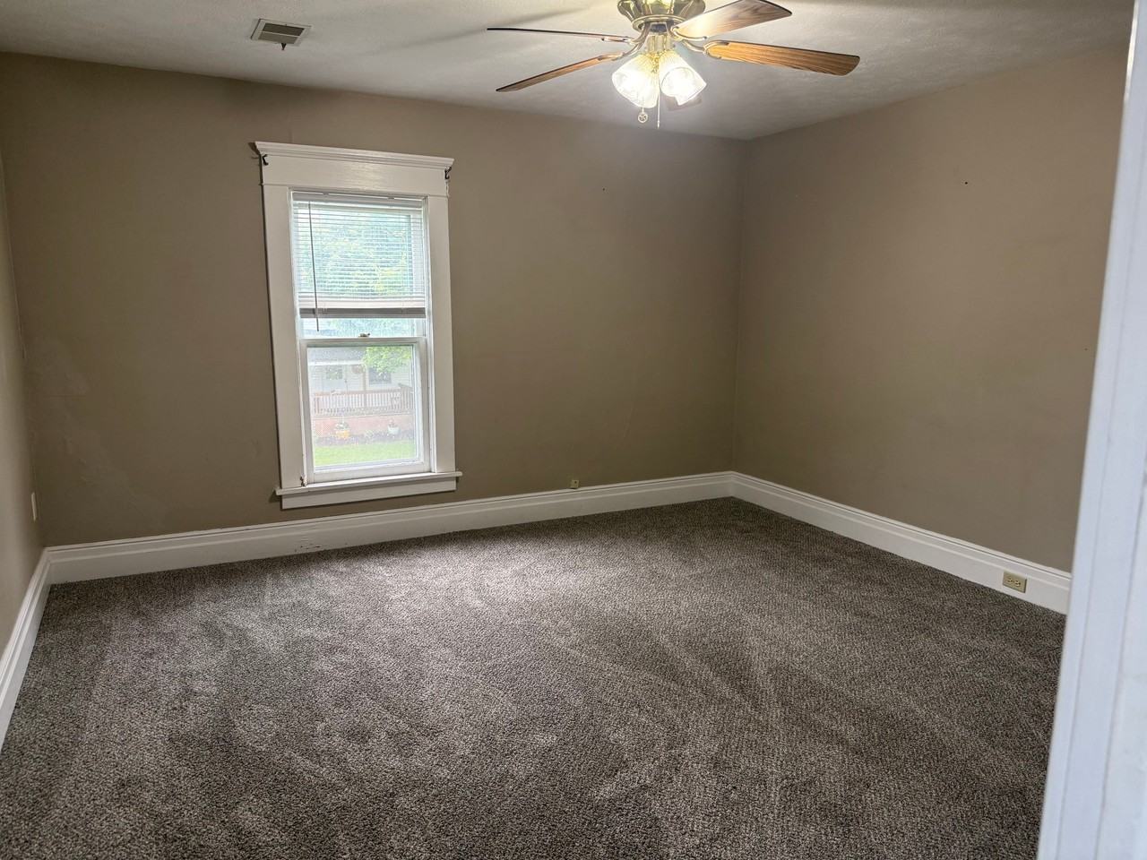 3921 Longview Ave - Photo 4 of 17