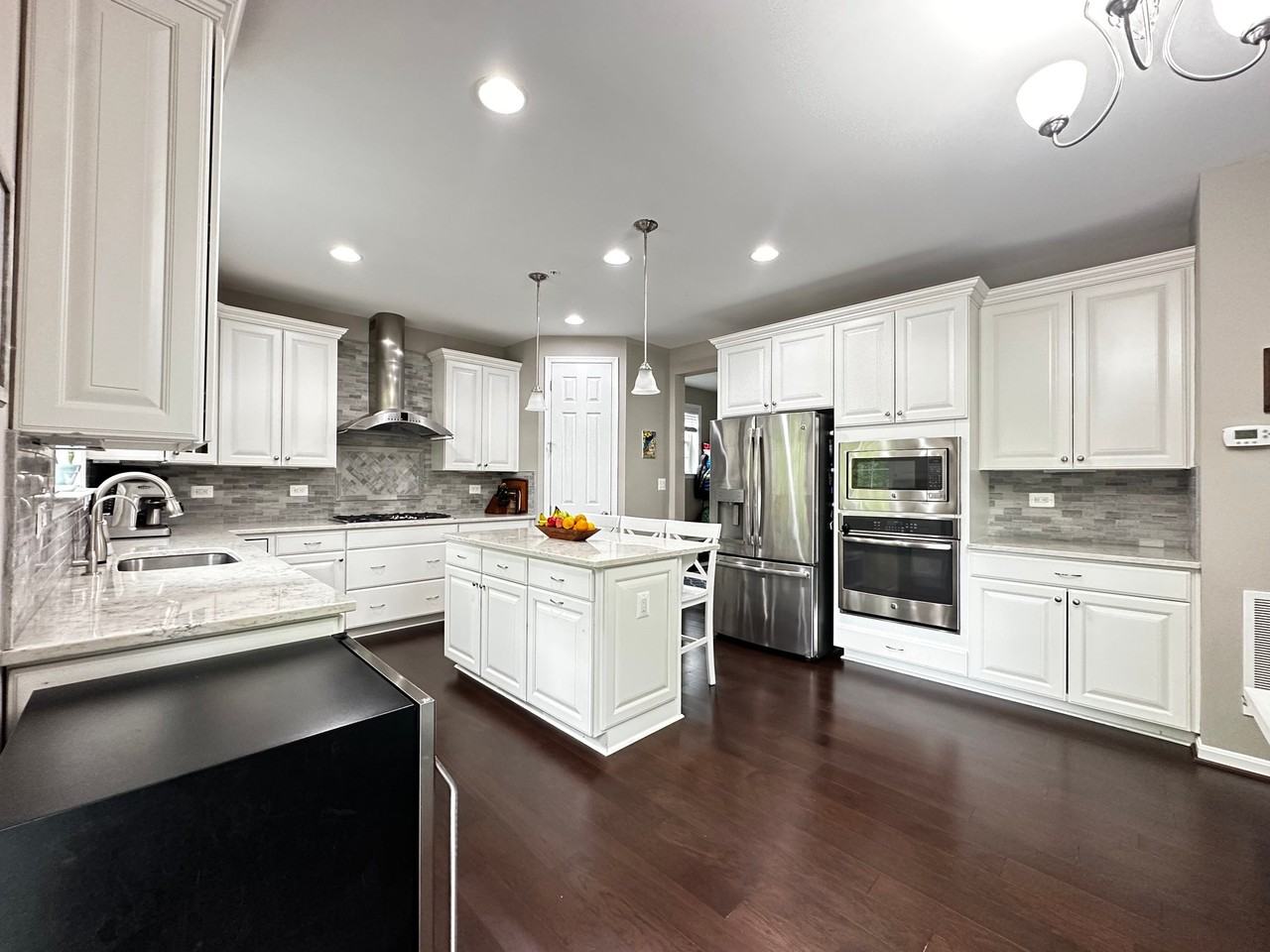 904 Saint Martins Loop - Photo 3 of 20