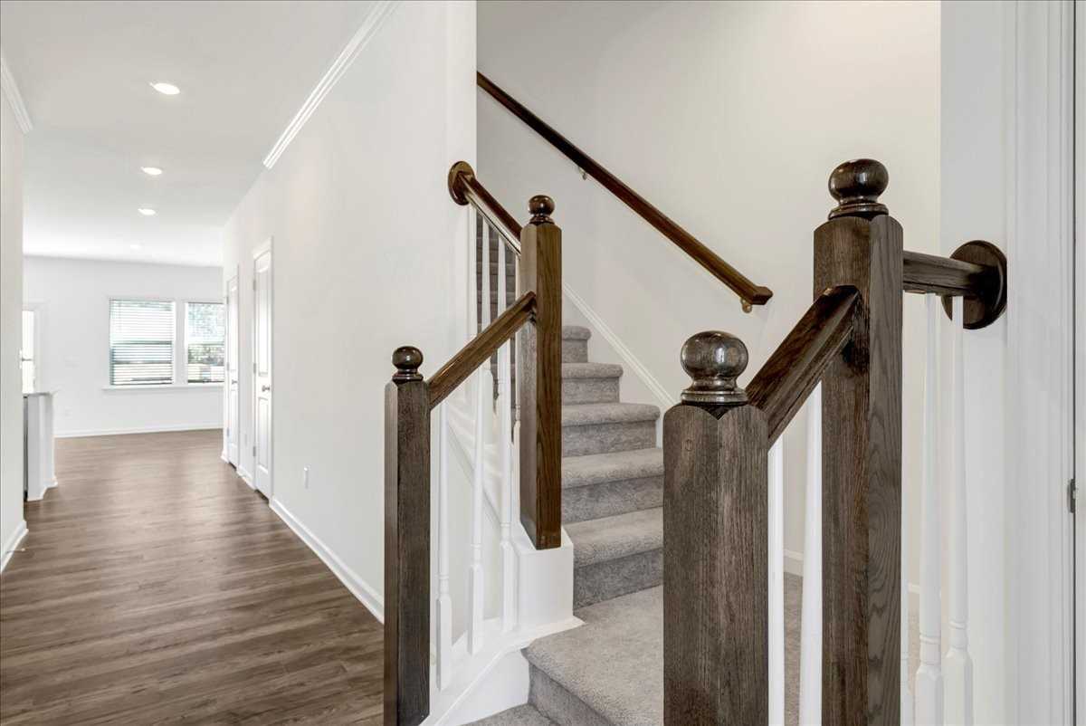 256 Hank Way - Photo 3 of 17