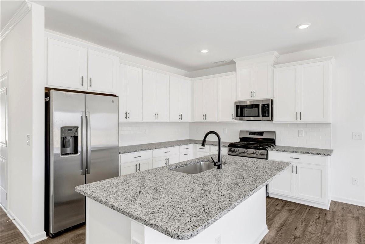 256 Hank Way - Photo 5 of 17