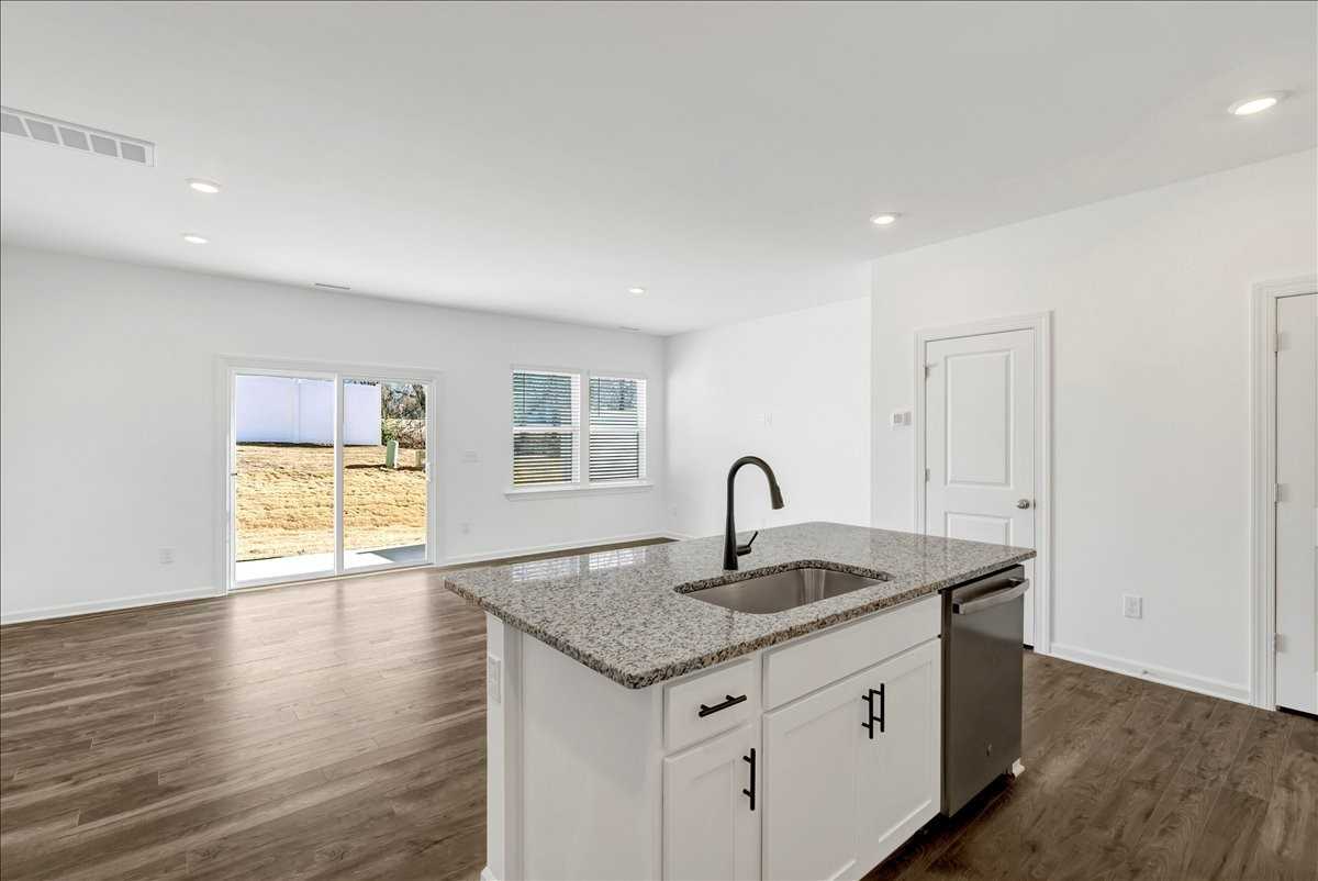 256 Hank Way - Photo 6 of 17