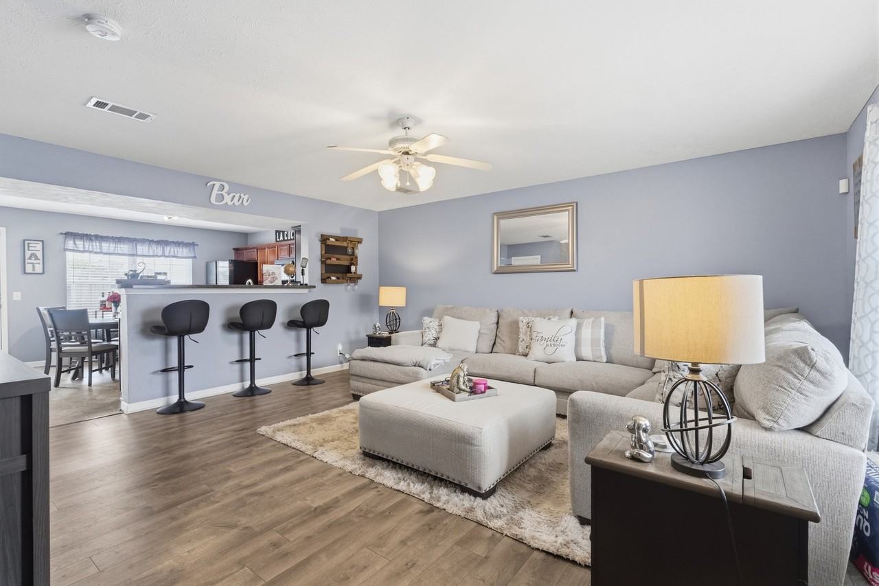 3005 George Buchanan Dr - Photo 4 of 18