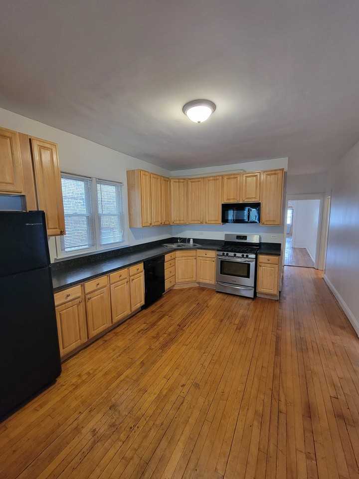 8035 S Coles Ave - Photo 7 of 20