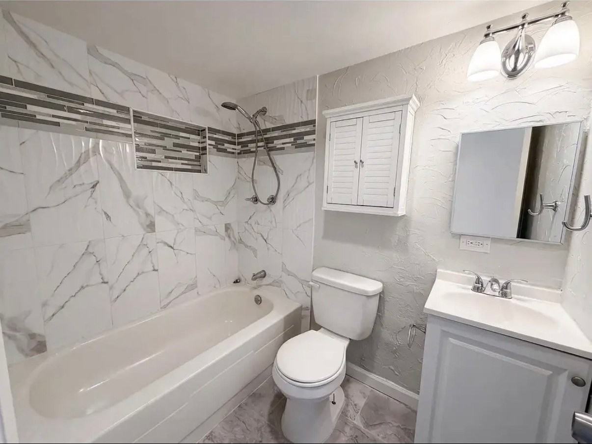 1102 Hillwood Dr - Photo 3 of 11