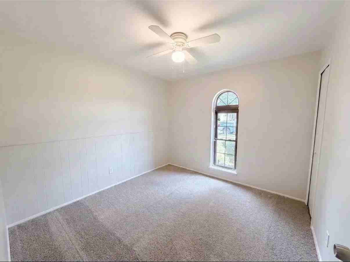 1102 Hillwood Dr - Photo 4 of 11