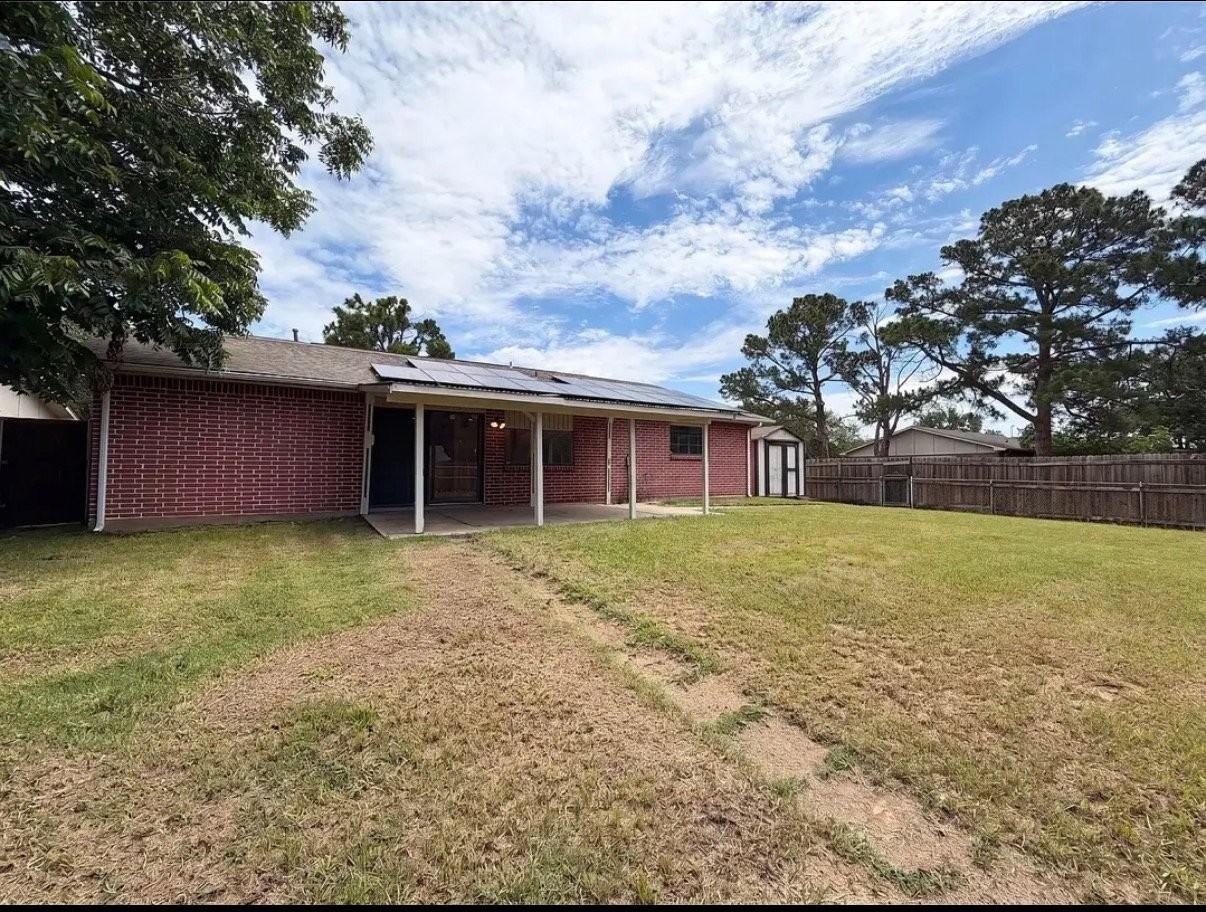 1102 Hillwood Dr - Photo 5 of 11