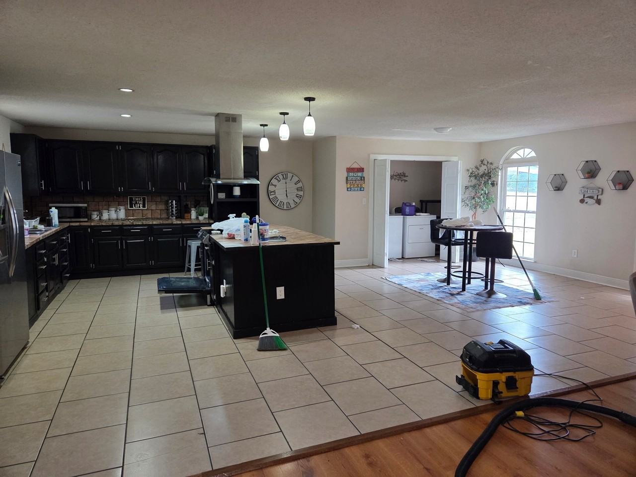 4560 Shore Dr - Photo 3 of 12