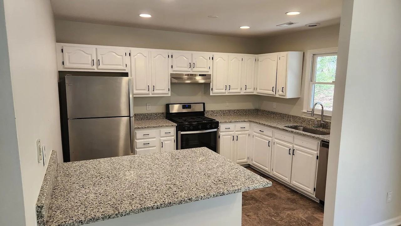 1505 Pycroft Ct - Photo 3 of 7