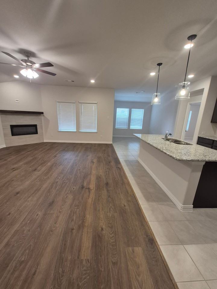 3041 Hollybrook Ln - Photo 7 of 12