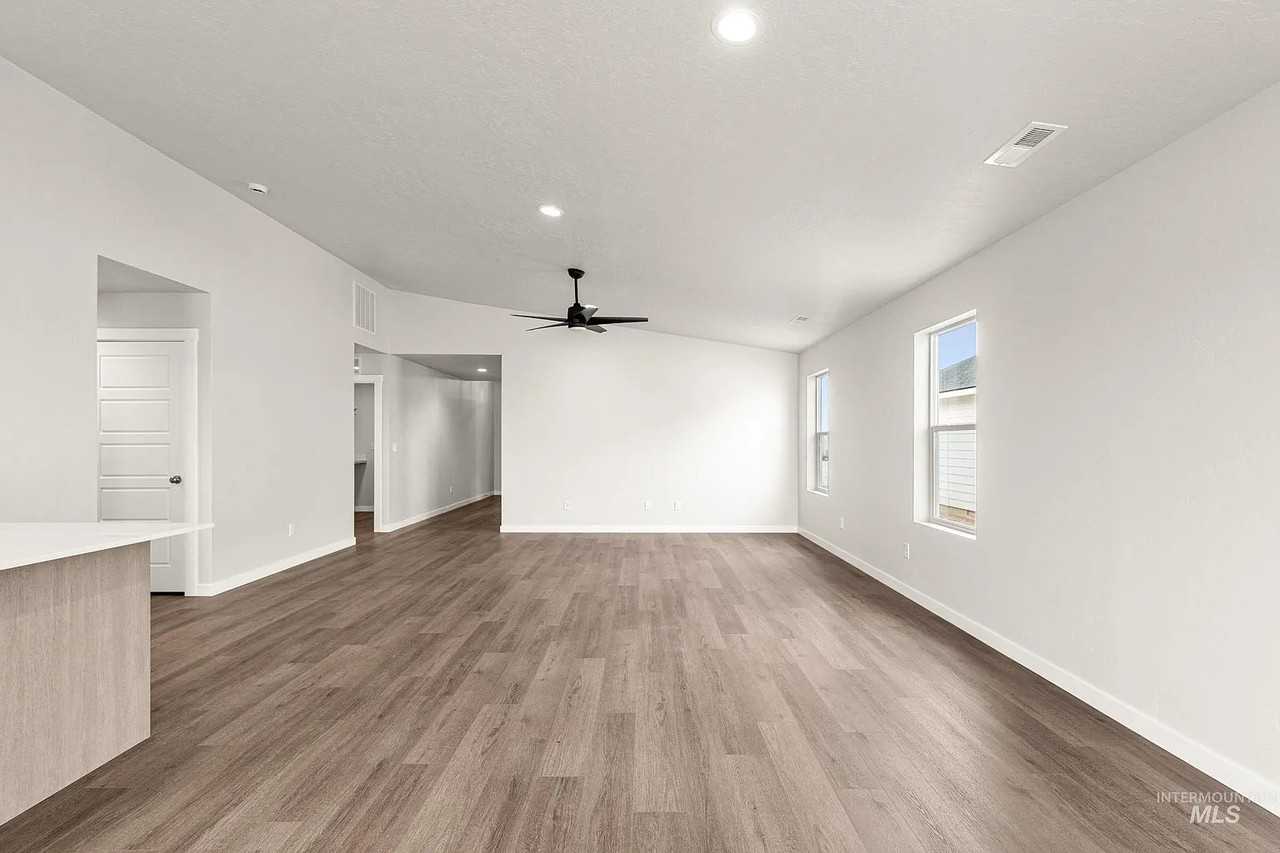 8295 E Presley Ct - Photo 4 of 17