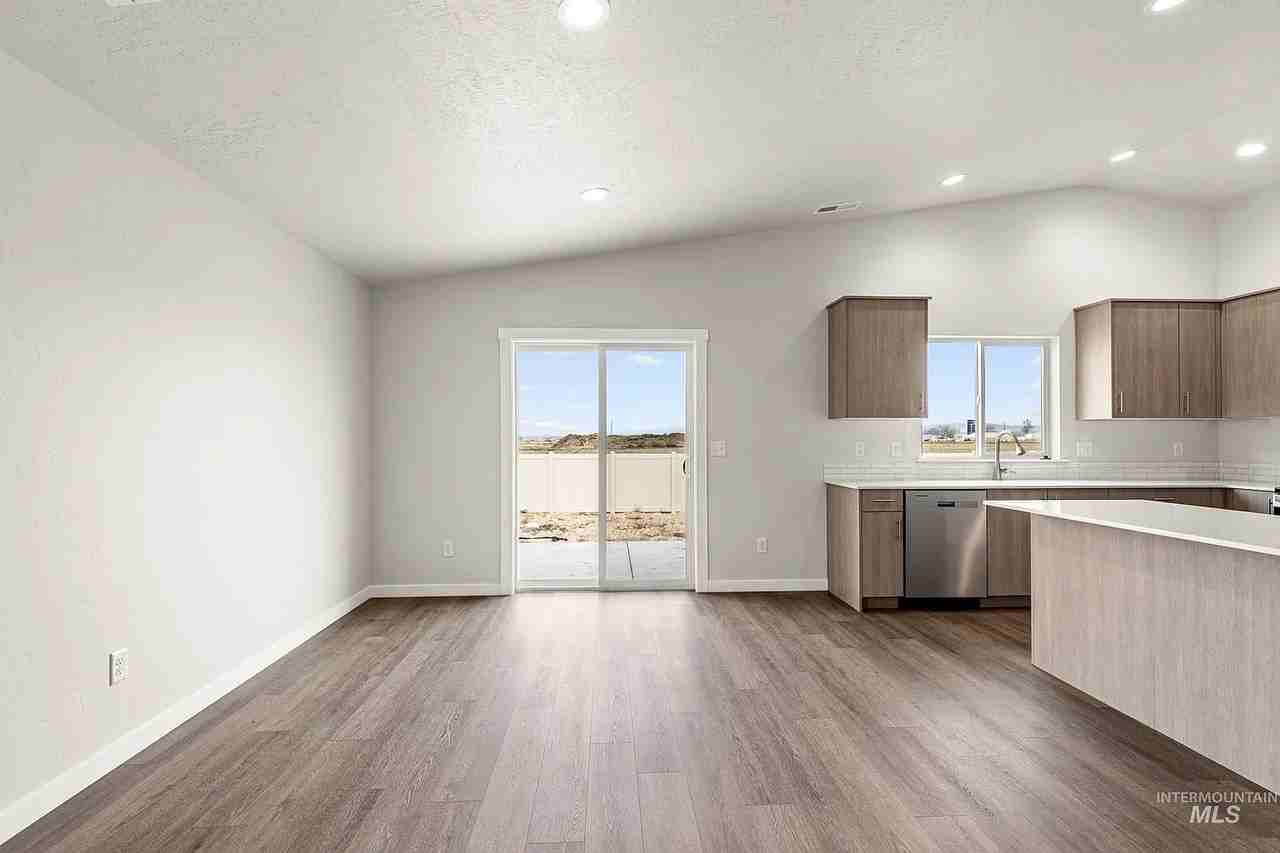 8295 E Presley Ct - Photo 6 of 17