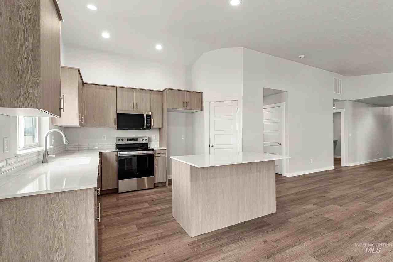 8295 E Presley Ct - Photo 7 of 17