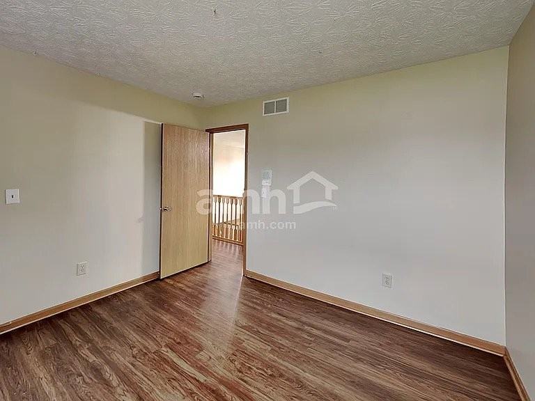 452 Crestmoore Dr - Photo 2 of 20