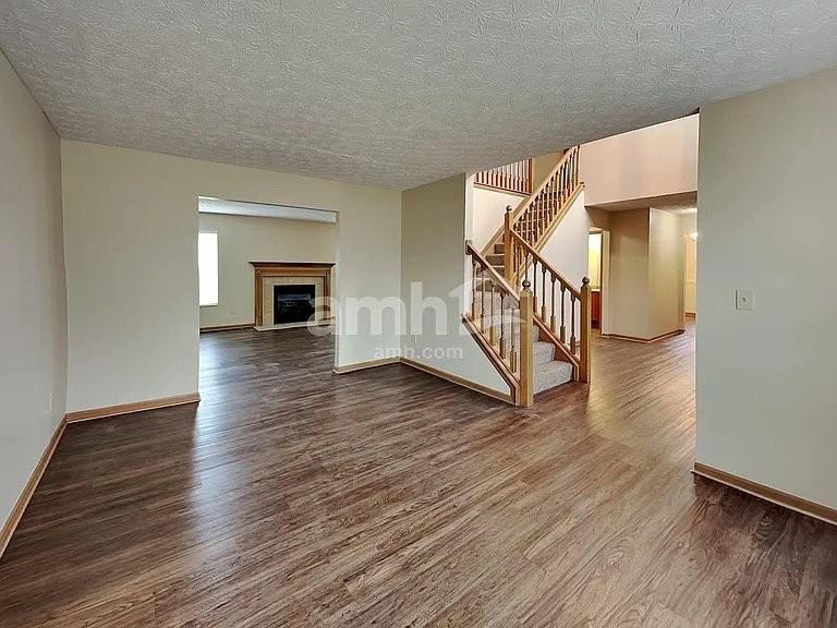 452 Crestmoore Dr - Photo 7 of 20