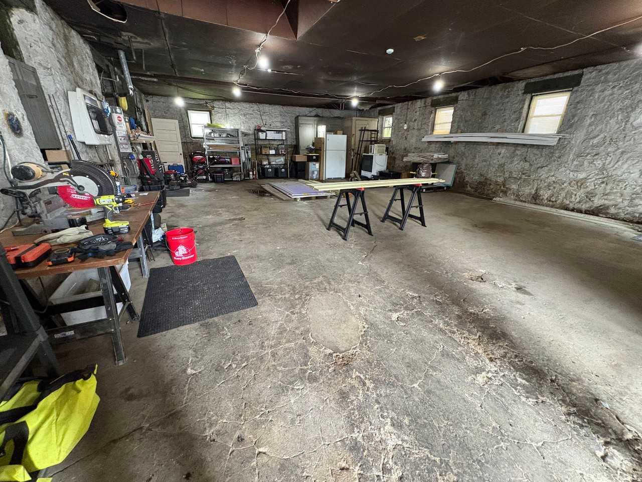 945 E Park Ave - Photo 4 of 8