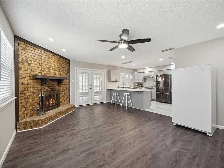 1706 Delaford Cir - Photo 4 of 11
