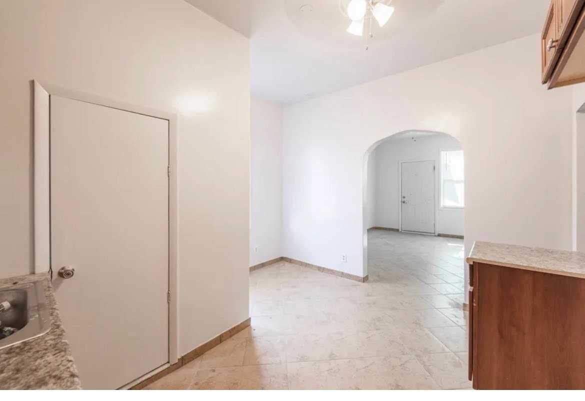 2752 S Kedvale Ave #2R - Photo 4 of 10
