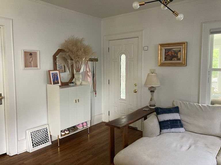 4919 Pine St - Photo 2 of 5