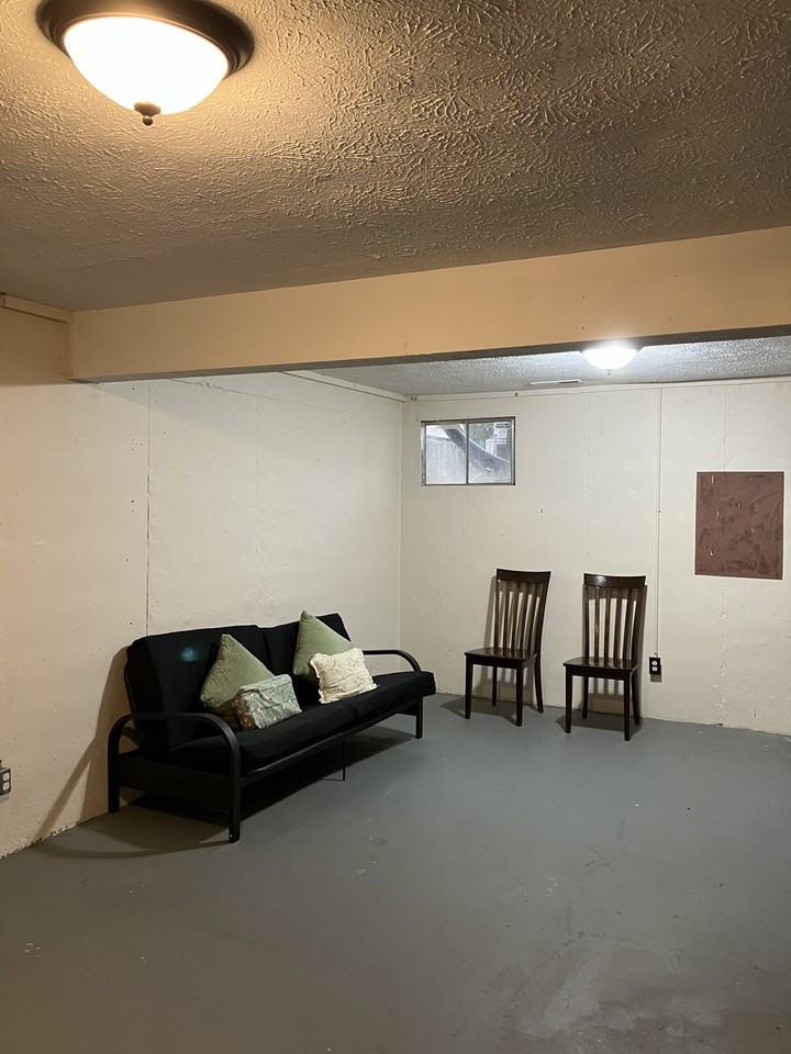 526 E Graham Pl - Photo 3 of 19