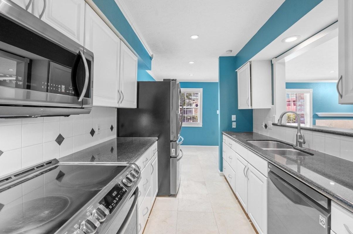 5514 Beverlyhill St #2 - Photo 4 of 18