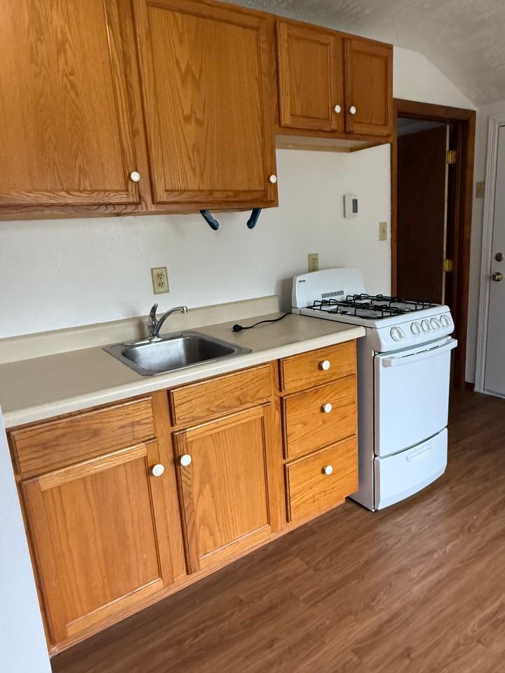 1003 1/2 Cook Ave #1003-5 - Photo 2 of 8