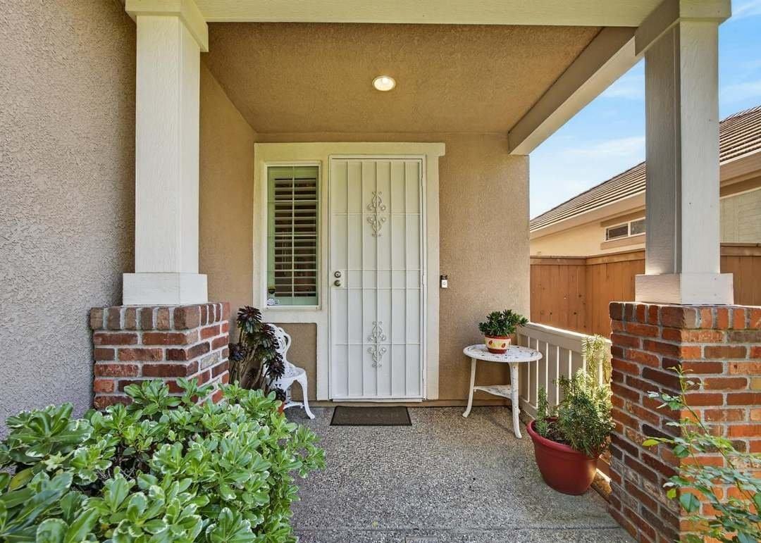 7540 Abbey Cir - Photo 3 of 20