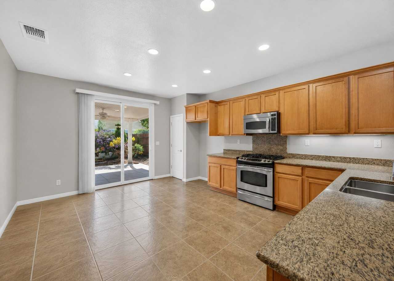 7540 Abbey Cir - Photo 5 of 20