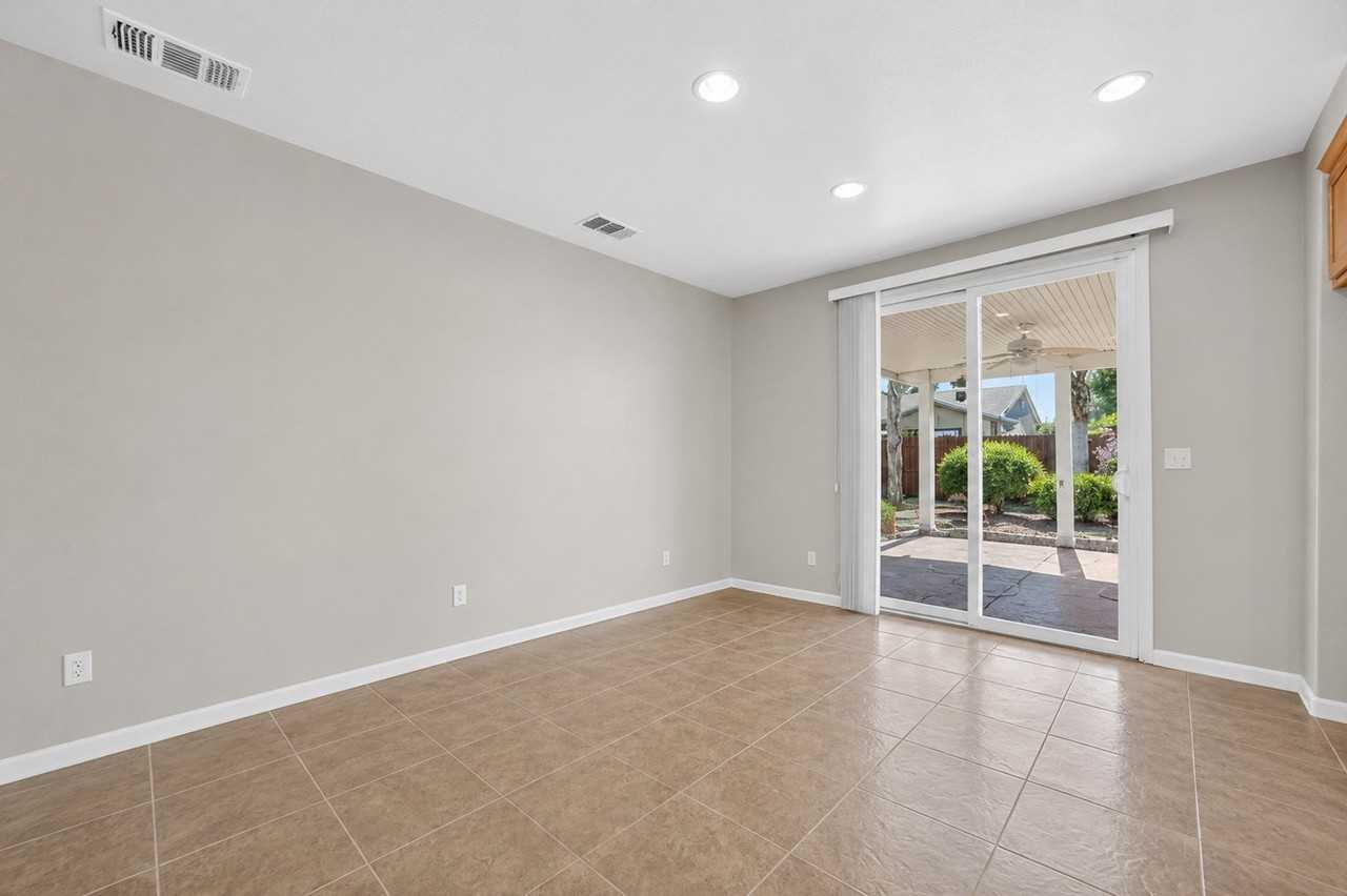 7540 Abbey Cir - Photo 6 of 20