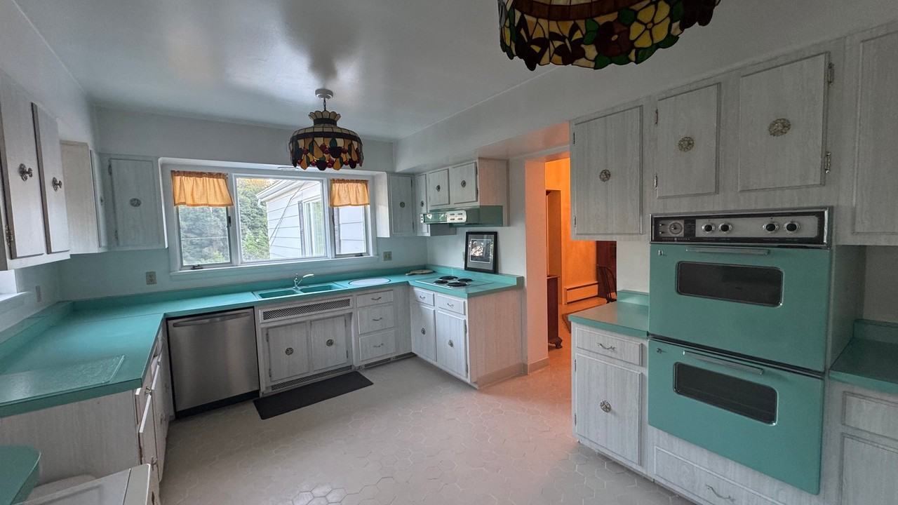 528 Washington St #4 - Photo 4 of 6