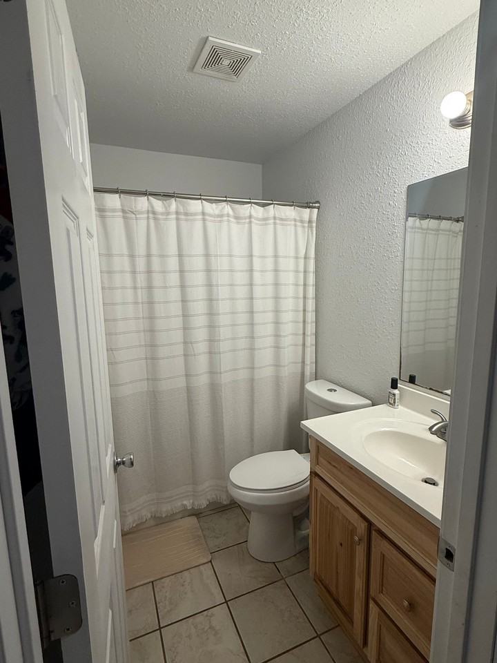 1565 N Summit Rd #2 - Photo 4 of 6