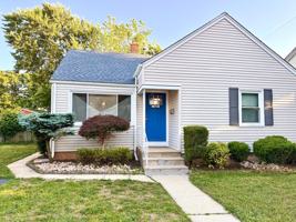 featured image of 208 4th St