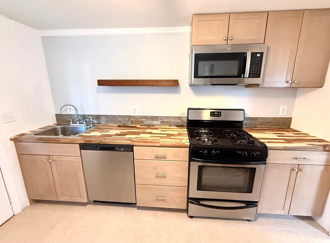 208 4th St - Photo 4 of 10