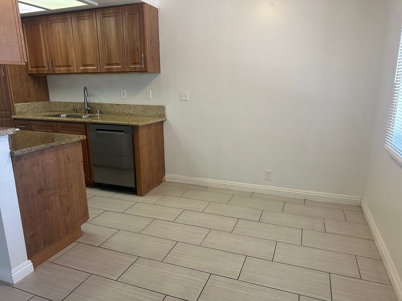 13576 Algonquin Rd #2 - Photo 5 of 14