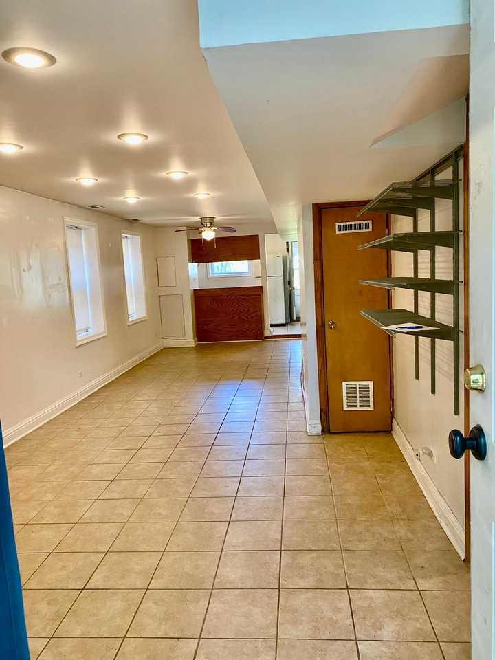 1228 W 33rd St #1 - Photo 3 of 13