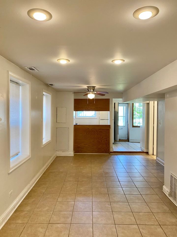 1228 W 33rd St #1 - Photo 5 of 13