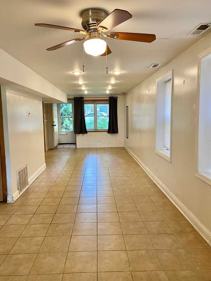 1228 W 33rd St #1 - Photo 6 of 13