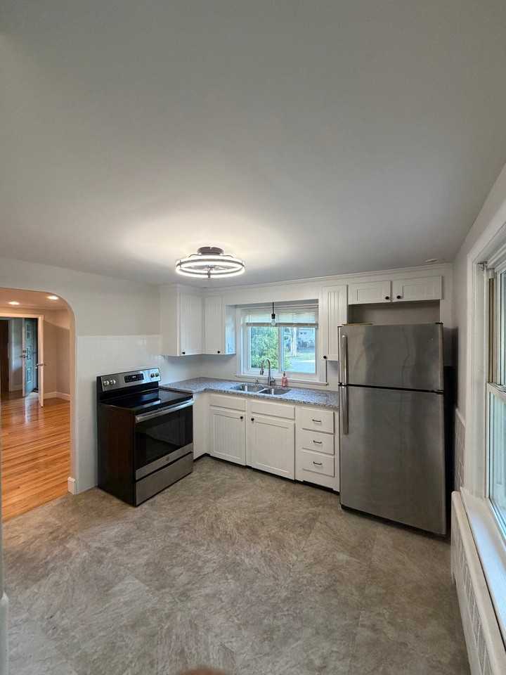 135 Park View Ave #A - Photo 4 of 14