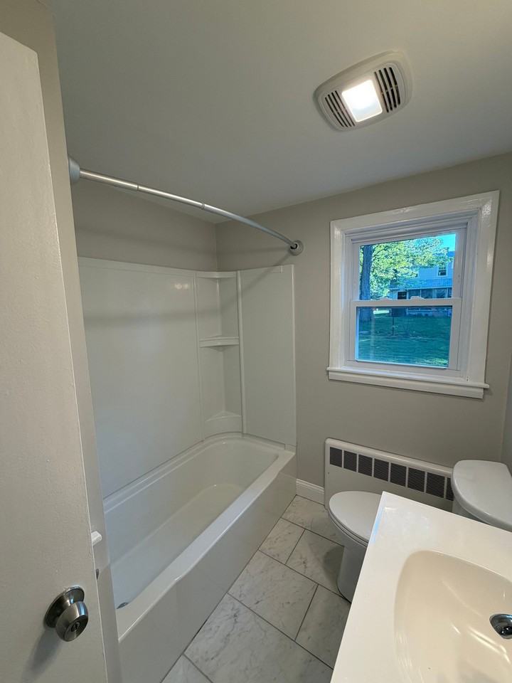 135 Park View Ave #A - Photo 6 of 14