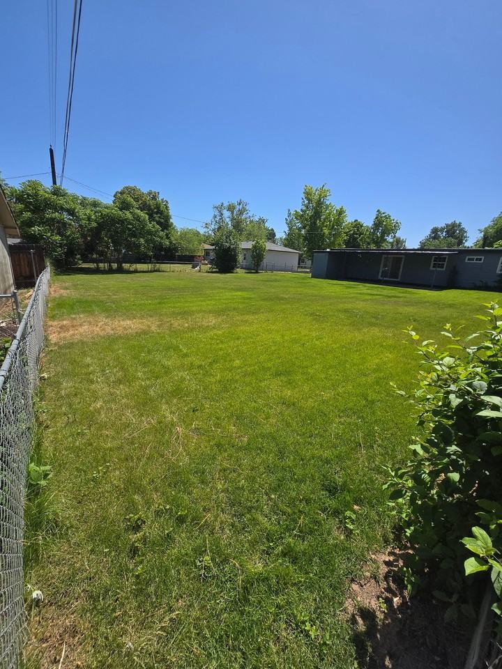 1912 W Tendoy Dr - Photo 3 of 14