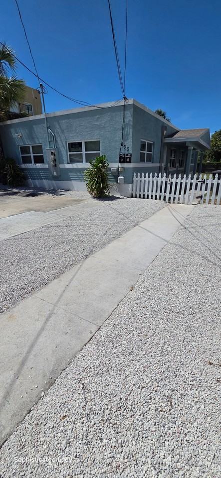 633 11th St - Photo 2 of 15