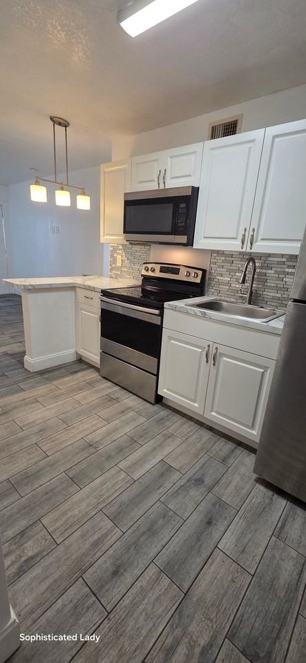 633 11th St - Photo 5 of 15