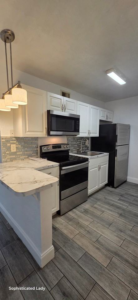 633 11th St - Photo 6 of 15