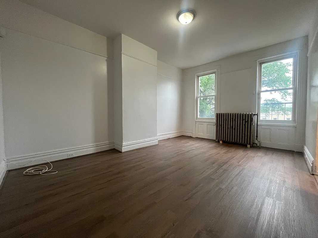 120 Norwood Ave - Photo 3 of 8