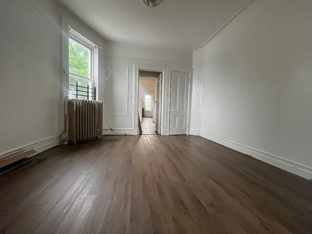 120 Norwood Ave - Photo 5 of 8