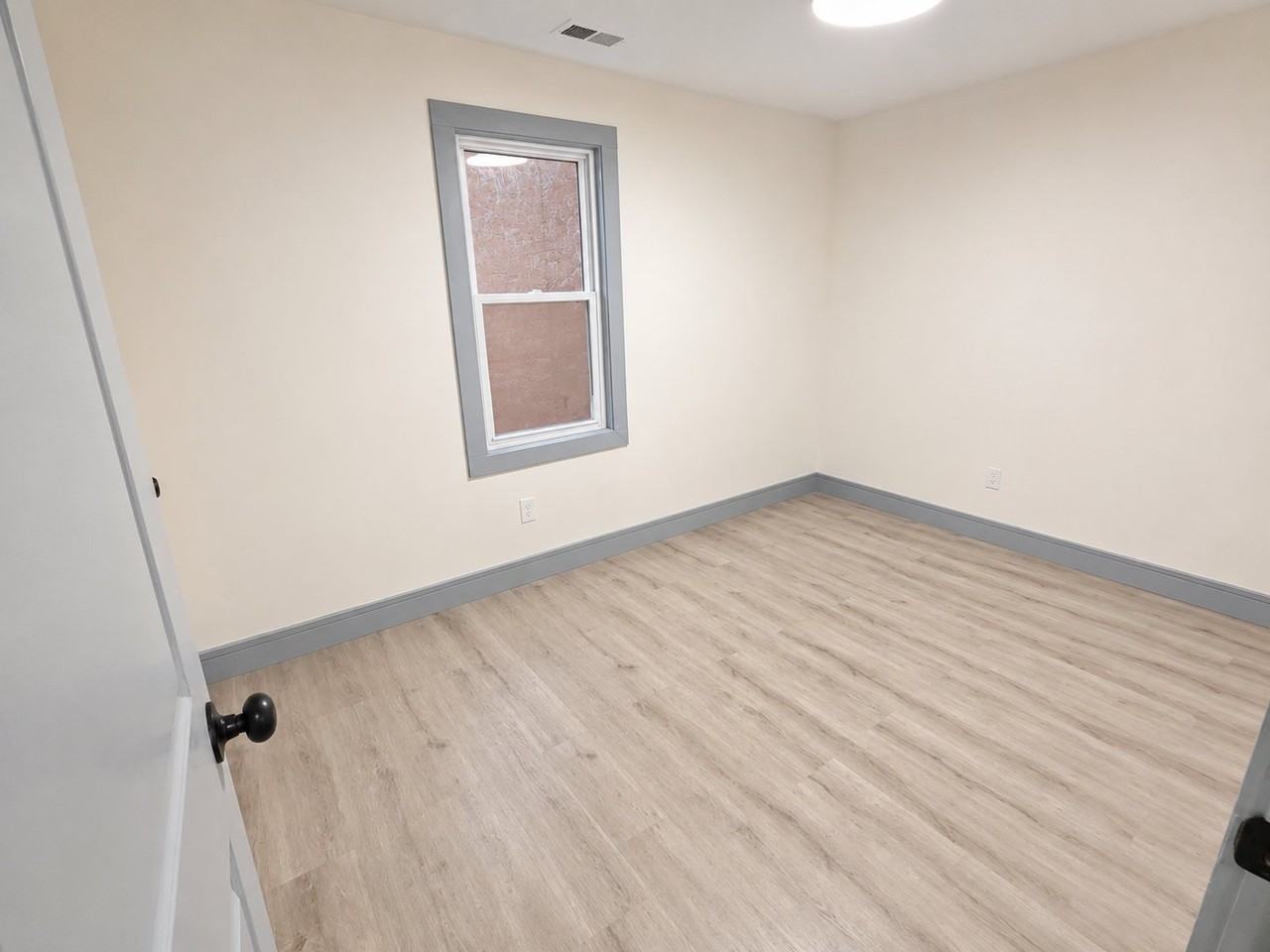 655 S 11th St #2 - Photo 2 of 9